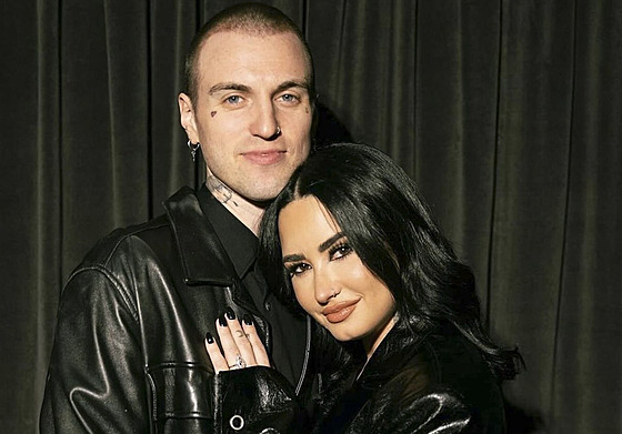 Demi Lovato se svým snoubencem Jordanem Lutesem (únor 2024)