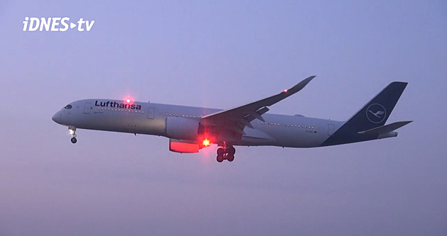 Lufthansa školí nové piloty i v Praze. A350 prvně přiletěl v novém kabátě