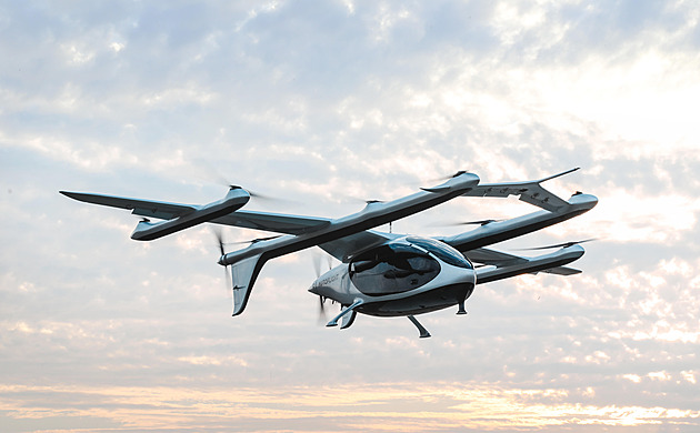 Aerotaxi v praxi: čínský dron pro pět lidí poprvé uskutečnil meziměstský let