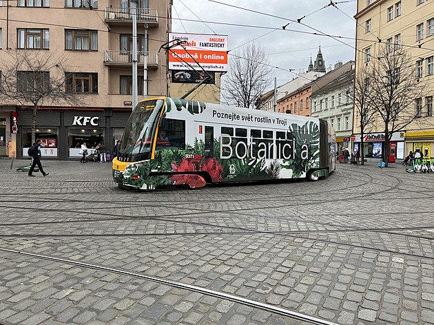I takto me vypadat polep tramvaje v Praze. Polep okenní plochy ale nesmí...