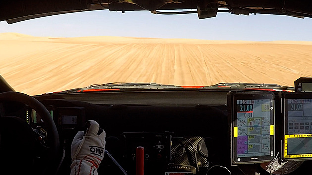 Spolkněte kinedryl a podívejte, jak český hrdina na Dakaru řádí v dunách