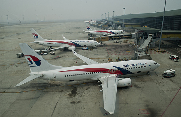 Letadlo, které ani po deseti letech nepřistálo. Kam se poděl let MH370?