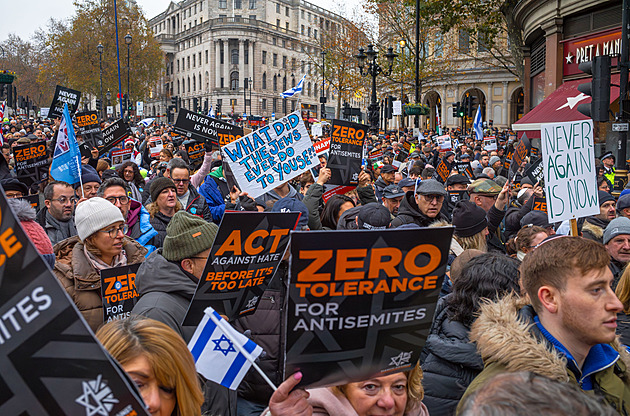 Z Londýna se pro Židy stává no-go zóna. Protestů se zmocnili extremisté