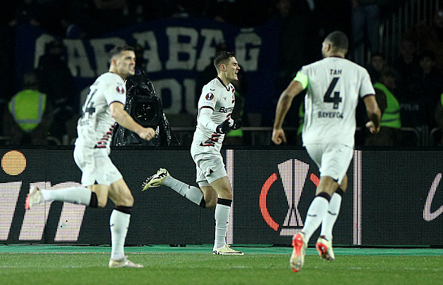 Leverkusen je díky Schickovi dál bez porážky. West Ham s českým duem padl