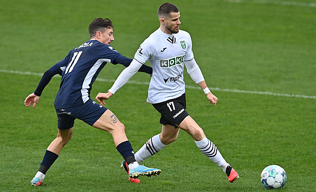 Karviná - Slovácko 1:3, víc než poločas v deseti. Domácí vedení neudrželi