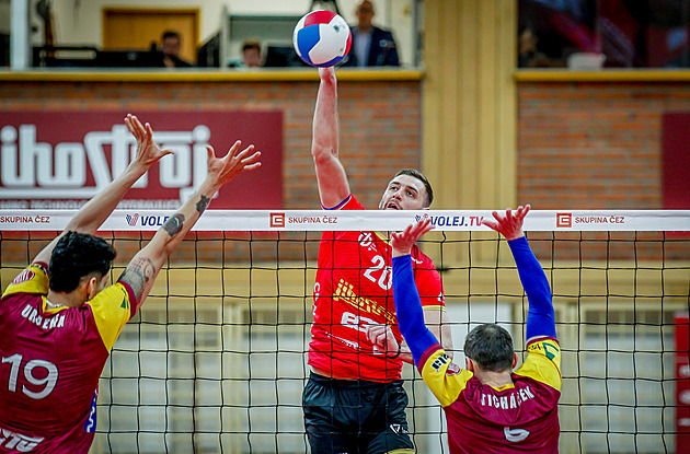 Budějovičtí volejbalisté neztratili set ani v souboji o první místo s Brnem