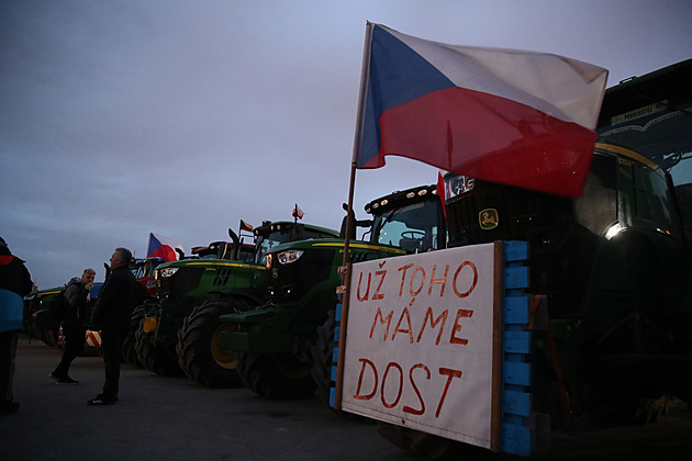 Zemědělci se sjíždí do Prahy. Obklopí Úřad vlády, mohou omezit dopravu