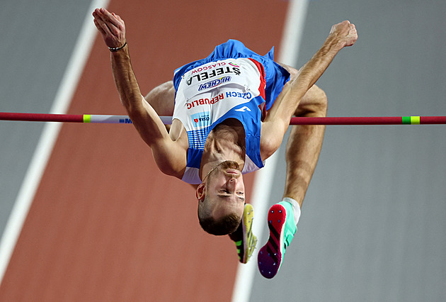 ONLINE: Tyčkaři bojují o medaile, Štefela zapsal české maximum na šampionátu