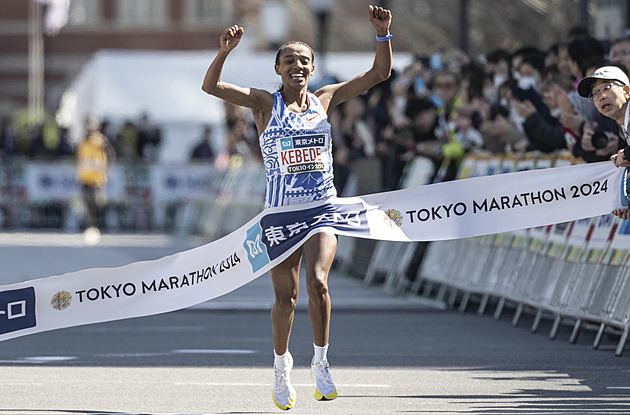 Kipruto a Kebedeová vyhráli Tokijský maraton, Kipchogeovi se nedařilo