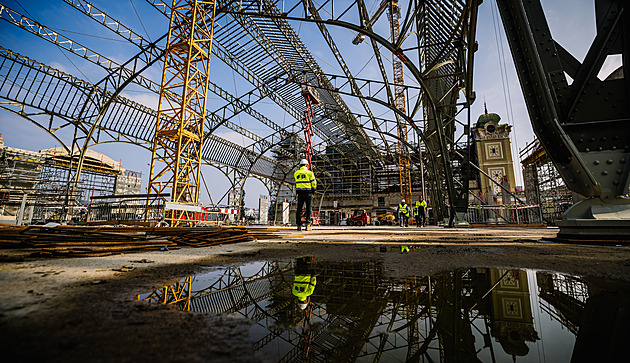 Na Průmyslový palác se letos vrátí vitráže, dělníci se zaměří na opravu střech