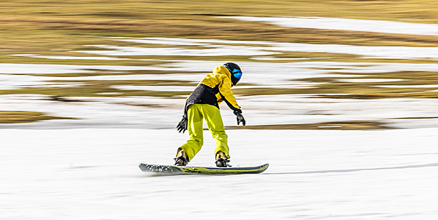Sezona je horší než za covidu, říkají provozovatelé zavřených skiareálů