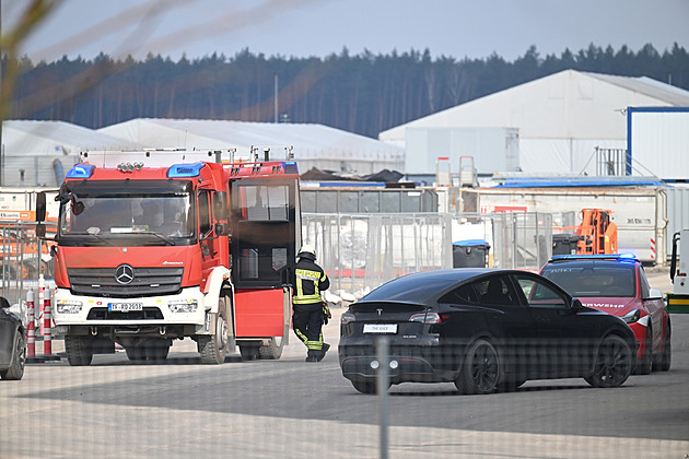 Závod automobilky Tesla u Berlína po sabotáži obnovil výrobu