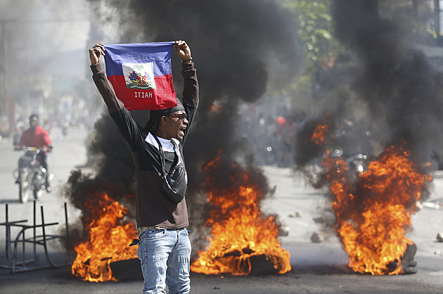 Nepokoje na Haiti stupňují. USA a Německo evakuovaly část ambasády