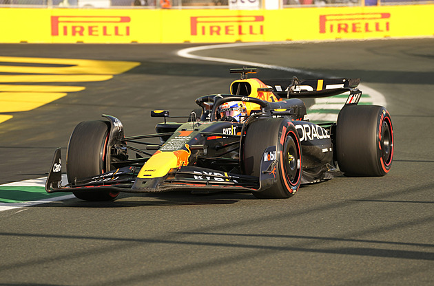 Tréninky F1 v Saúdské Arábii začaly nejlépe pro Verstappena s Alonsem