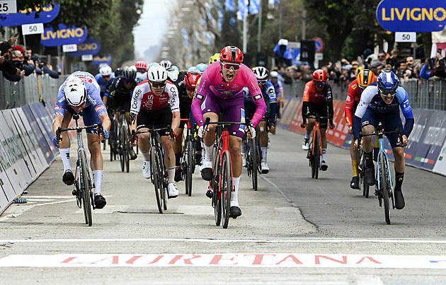 Milan ovládl čtvrtou etapu na Tirreno-Adriatico, dostal se do čela pořadí