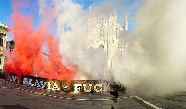 Město Milán se třese! Dva tisíce fanoušků Slavie dorazily pochodem na San Siro