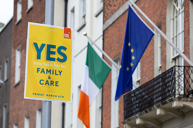 Rodina dál jako manželé s dětmi. Změnu ústavy Irové v referendu jasně odmítli
