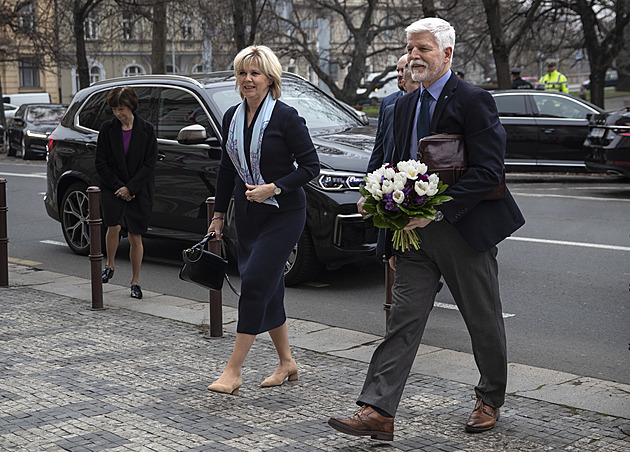 Prezident na návštěvě ve Zlínském kraji, cestu začal ve výrobě nábytku TON