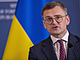 Ukrajinsk ministr zahrani Dmytro Kuleba hovo bhem tiskov konference ve...