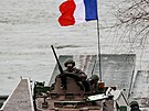 Francouzská armáda trénuje v Mailly-le-camp na pípadný velký válený konflikt...