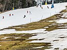 Ly�ov�n� na zbytc�ch technick�ho sn�hu v De�tn�m v Orlick�ch hor�ch. (27. 2....