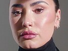 Demi Lovato v reklam na injekce proti vráskám (bezen 2024)