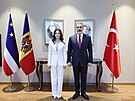 Gagauzská guvernérka Jevgenie Gutulová v Istanbulu s tureckým ministrem...
