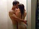 Sydney Sweeney a Glen Powell  v romantické komedii S tebou nikdy (2023)