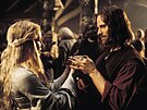 Miranda Otto jako títonoka Éowyn spolen s Aragornem (Viggo Mortensen) ve...
