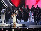 Letoní Brit Awards ovládla zpvaka Raye, získala rekordních est cen. (2....