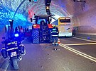 Nehoda traktoru a osobního vozu v Letenském tunelu (7. bezna 2024)