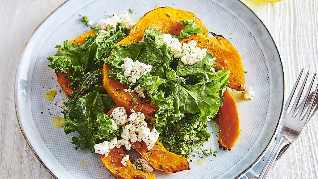 Salát z kadeávku a peené dýn 