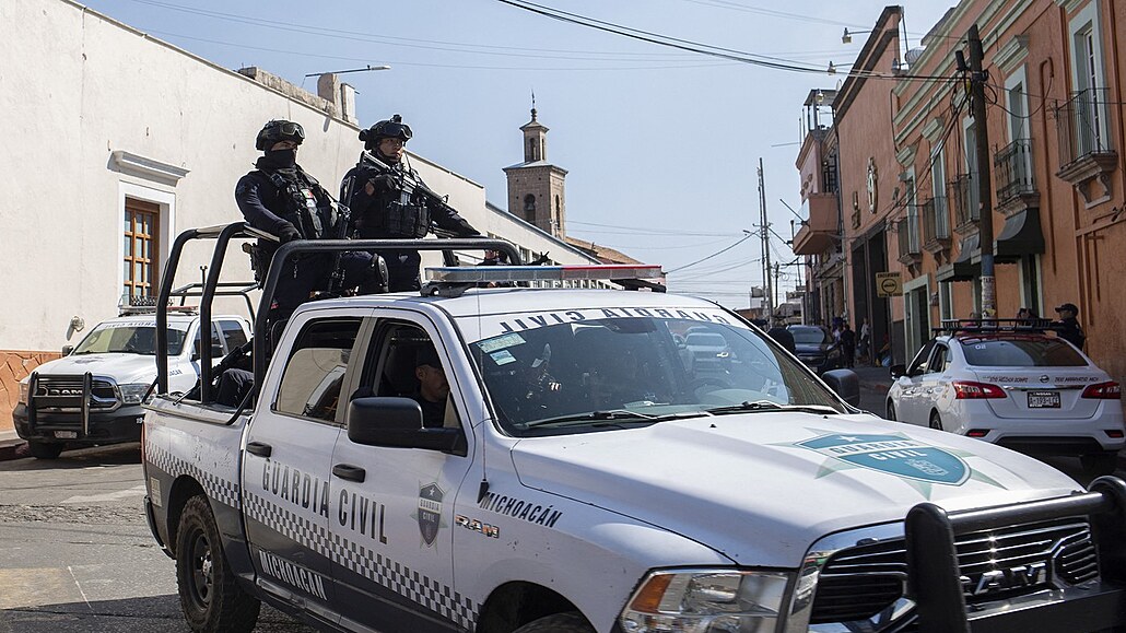 Mexické bezpenostní sloky steí okolí místa vrady kandidáta na starostu...