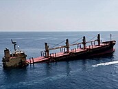 Nákladní loď Rubymar, na kterou zaútočili v Rudém moři jemenští povstalci (27....
