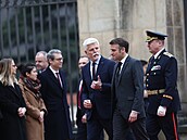 Francouzský prezident Emmanuel Macron přijel na Pražský hrad, kde ho přivítal...
