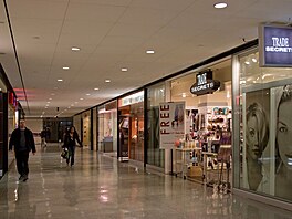 Pokud fandíte nakupování v suterénních prostorách, nevynechejte torontský PATH....