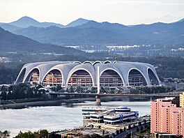 �ance, �e byste si n�kdy zabruslili na nejv�t�ím zimním stadionu sv�ta, je...