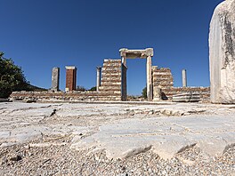 Z Artemidina chrámu v tureckém Efesu z�stalo pár sloup�. Na to, �e byl...