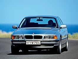 BMW ADY 7: Tetí generace velkého mnichovského sedanu s interním oznaením E38...