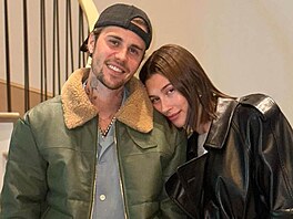Justin Bieber s manelkou Hailey Baldwinovou (1. února 2024)