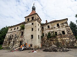 Po sametové revoluci se Lobkowiczové vzdali restitu�ního nároku a místo z�stalo...