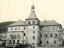 P�vodní tvrz miro�ovických rytí�� vznikla v polovin� 14. století. Kolem roku...