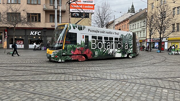 I takto me vypadat polep tramvaje v Praze. Polep okenn plochy ale nesm peshnout 20 procent a mus bt pouita perforovan flie. (2024)