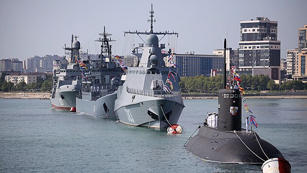 Diesel-elektrick ponorka B-271 za n je hldkov lo Sergej Kotov.
