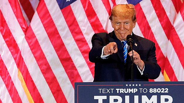 Donald Trump vystoupil ve svm sdle Mar-a-Lago na Florid. (6. bezna 2024)