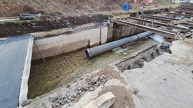 Oprava koryta potoka Bystice v Teplicch (bezen 2024)