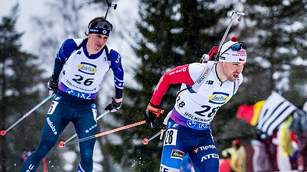 Michal Krm (vpravo) na trati zvodu s hromadnm startem v Oslu