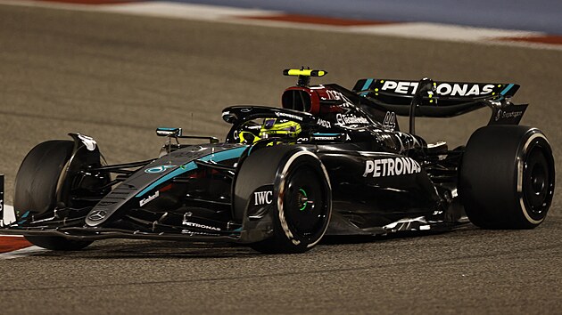 Lewis Hamilton na trati Velk ceny Bahrajnu