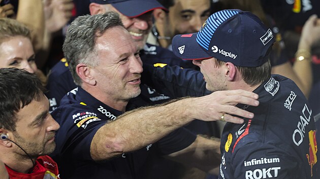Max Verstappen pijm gratulace k dalmu vtzstv od sportovnho editele Red Bullu Christiana Hornera.