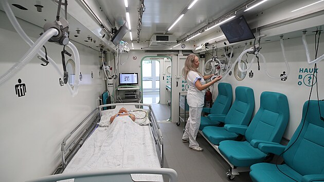 V Mstsk nemocnici Ostrava znovuoteveli hyperbarickou komoru. Maximln kapacitu m osmnct lid, lbu tam me podstoupit i pacient na lku.(1. bezna 2024)